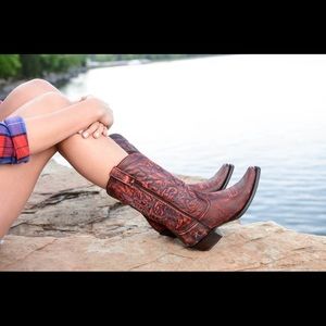 NWOB Vintage red cowgirl boots US7.5 (rare color)!